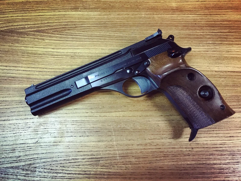 Pistole Beretta Mod76
