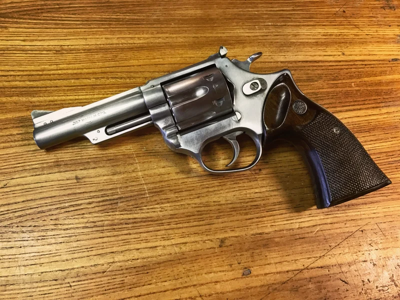 Revolver Astra