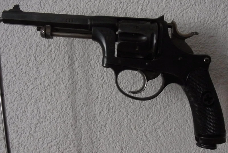 Armeerevolver 1882 Bakelitgriff 2