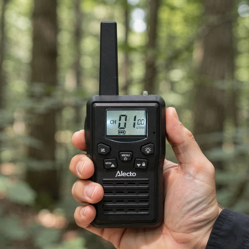 Alecto FR200BK - Set mit 2 wiederaufladbaren Walkie-Talkies mit einer Reichweite von bis zu 10 km und VOX-Freisprechfunktion - Wiederaufladbar über Ladestation und USB-C - Schwarz