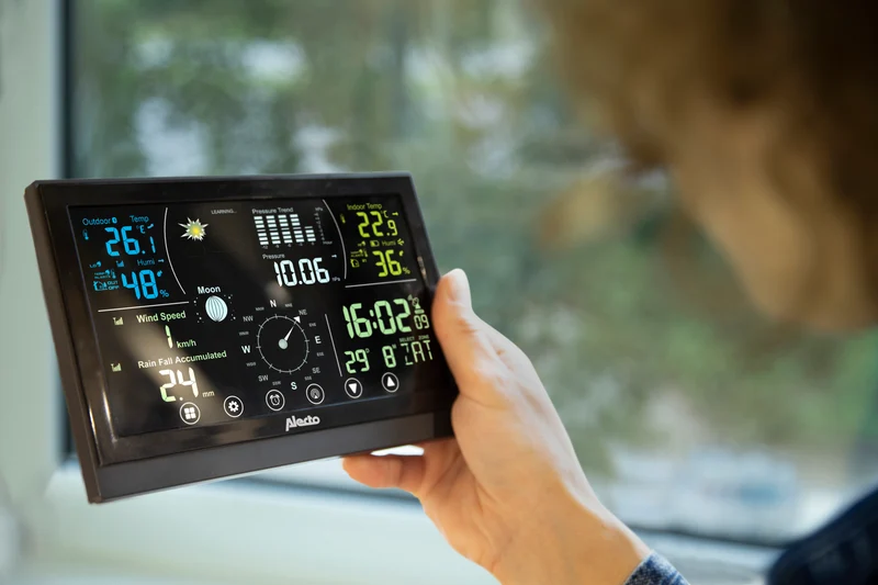 Alecto WS3875 - Professionelle 6-in-1 Wetterstation - Kabelloser Außensensor - Schwarz