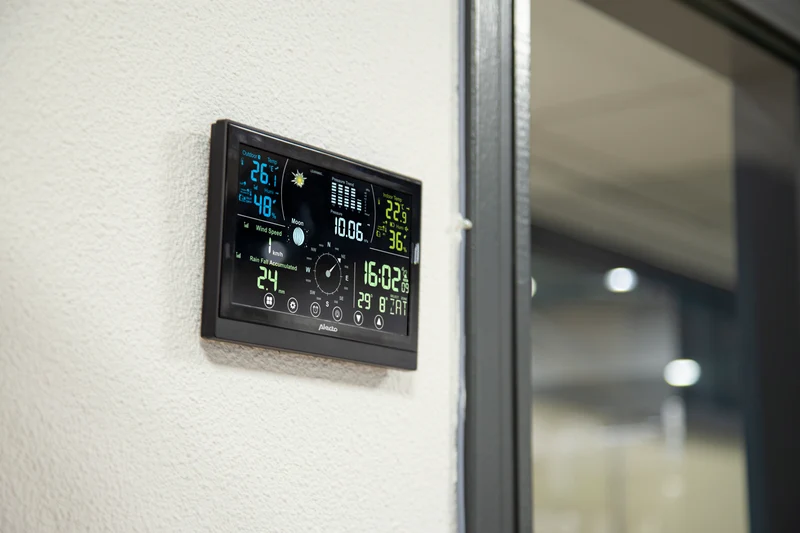 Alecto WS3875 - Professionelle 6-in-1 Wetterstation - Kabelloser Außensensor - Schwarz
