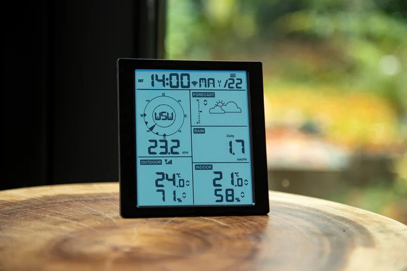 Alecto WS5200 - Professionelle 6 in 1 WLAN-Wetterstation mit App und kabellosem Außensensor, schwarz