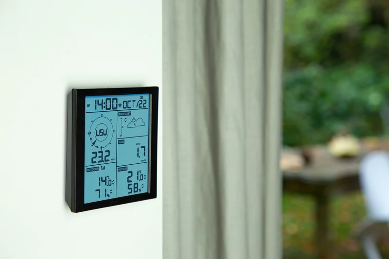 Alecto WS5200 - Professionelle 6 in 1 WLAN-Wetterstation mit App und kabellosem Außensensor, schwarz
