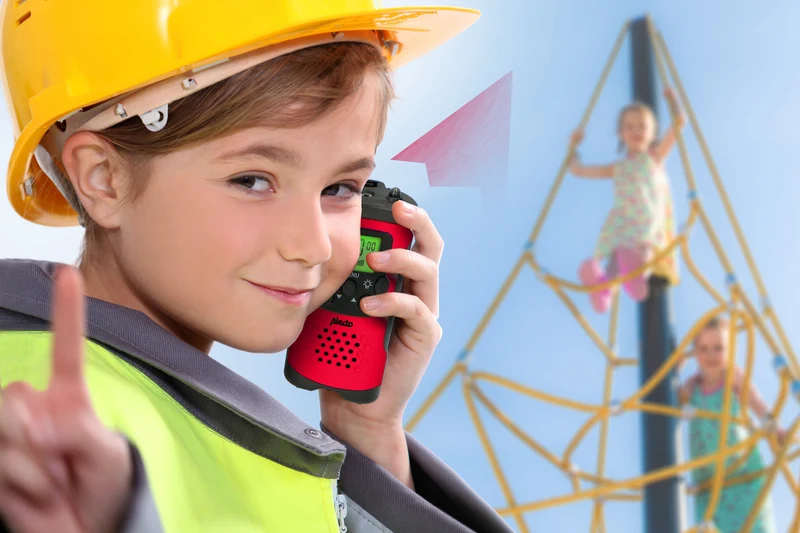 Alecto FR115RD - Set mit 2 Walkie Talkies für Kinder, Reichweite von bis zu 7 Kilometern, Rot/Schwarz