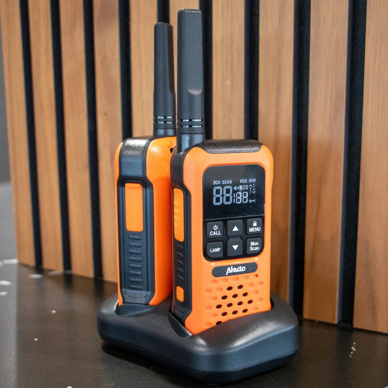 Alecto FR300OE - Robustes Funkgerät, Reichweite von bis zu 10 Kilometern, Orange/Schwarz