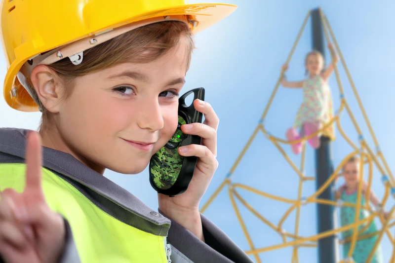 Alecto FR-05CAMO - Set mit zwei Walkie Talkies für Kinder, Reichweite von bis zu 3 Kilometern, Camouflage