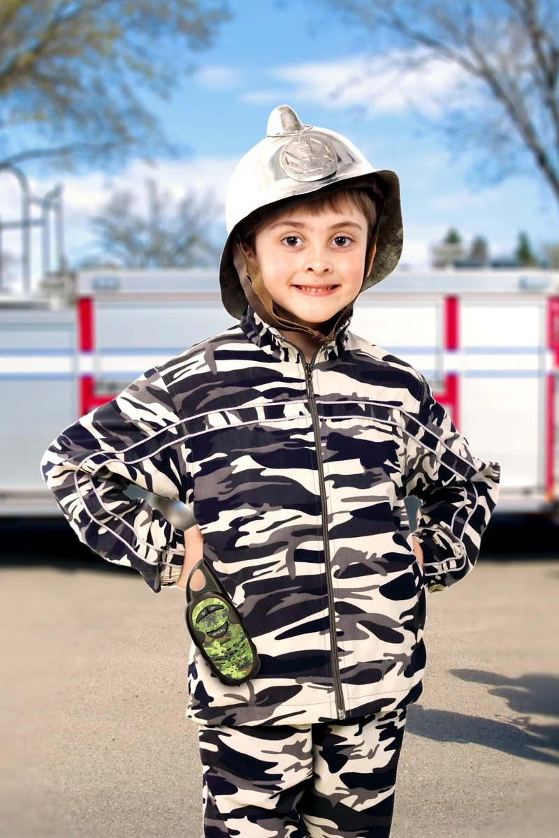 Alecto FR-05CAMO - Set mit zwei Walkie Talkies für Kinder, Reichweite von bis zu 3 Kilometern, Camouflage