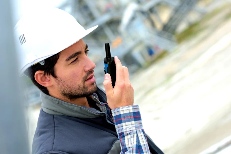 Alecto FR175BW - Walkie Talkie Set - 2 Handgeräte - Reichweite bis zu 7 km - 8 Kanäle - PTT und VOX - 24 Stunden Standby - Ladestation inklusive - Kopfhöreranschluss - Blau Schwarz