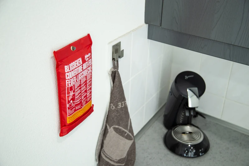 Alecto SB11 + AL-BP2 - Brandschutzset - Pulverlöscher 2 kg + Löschdecke 100 x 100 cm