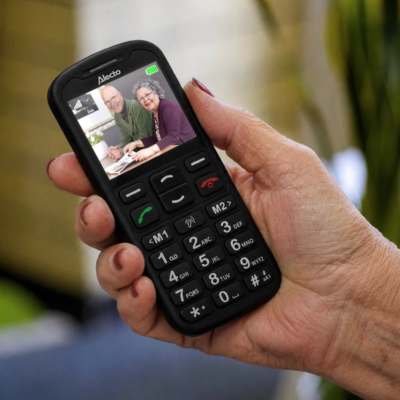 Alecto CM10 – Einfaches 4G-Handy für Senioren mit SOS-Notruftaste – Große Tasten, Ladestation und hörgerätekompatibel – Schwarz