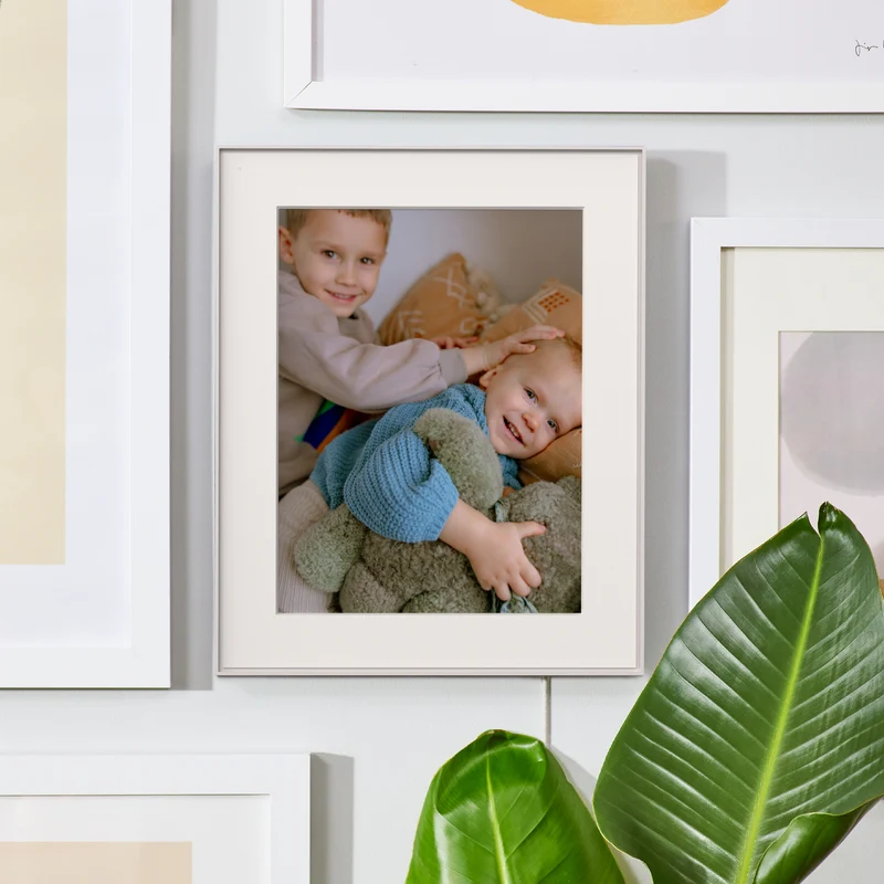 Walden by Aura Intelligent Digital Picture Frame 15 Zoll HD WLAN Ink (Dunkel) oder Clay (Hell)