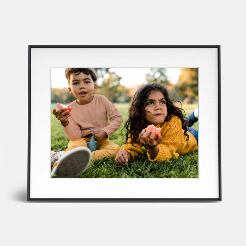 Walden by Aura Intelligent Digital Picture Frame 15 Zoll HD WLAN Ink (Dunkel) oder Clay (Hell)