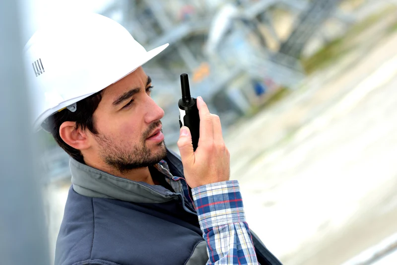 Alecto FR-175 - Set mit zwei Walkie Talkies, 7 km Reichweite, Weiß/Schwarz