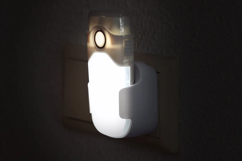 Alecto ATL-80 - Aufladbare LED-Taschenlampe/LED-Nachtlicht mit Sensor, Weiß