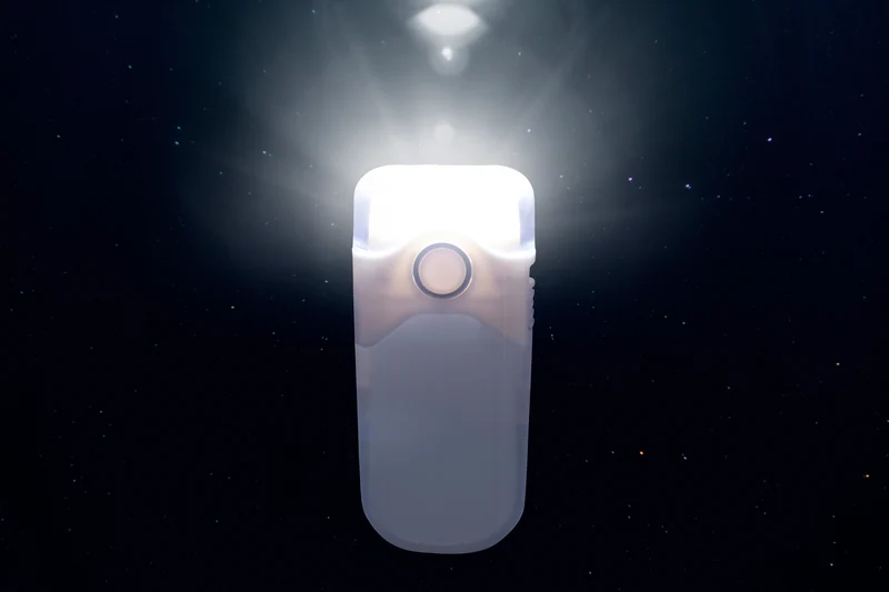 Alecto ATL-80 - Aufladbare LED-Taschenlampe/LED-Nachtlicht mit Sensor, Weiß