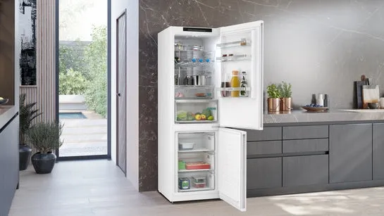iQ300 Freistehende Kühl-Gefrier-Kombination mit Gefrierbereich unten 186 x 60 cm Weiß, Total noFrost KG36NVWCG