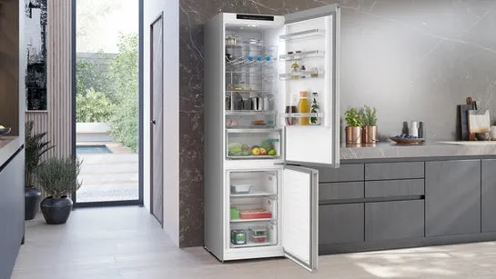 iQ300 Freistehende Kühl-Gefrier-Kombination mit Gefrierbereich unten 203 x 60 cm Edelstahl KG39NVIBG