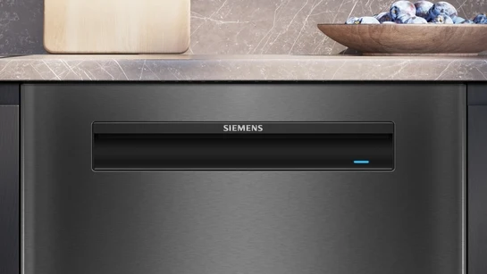 iQ500 Unterbau-Geschirrspüler 60 cm Gebürsteter schwarzer Stahl mit Anti-Fingerprint SN15EC06CS
